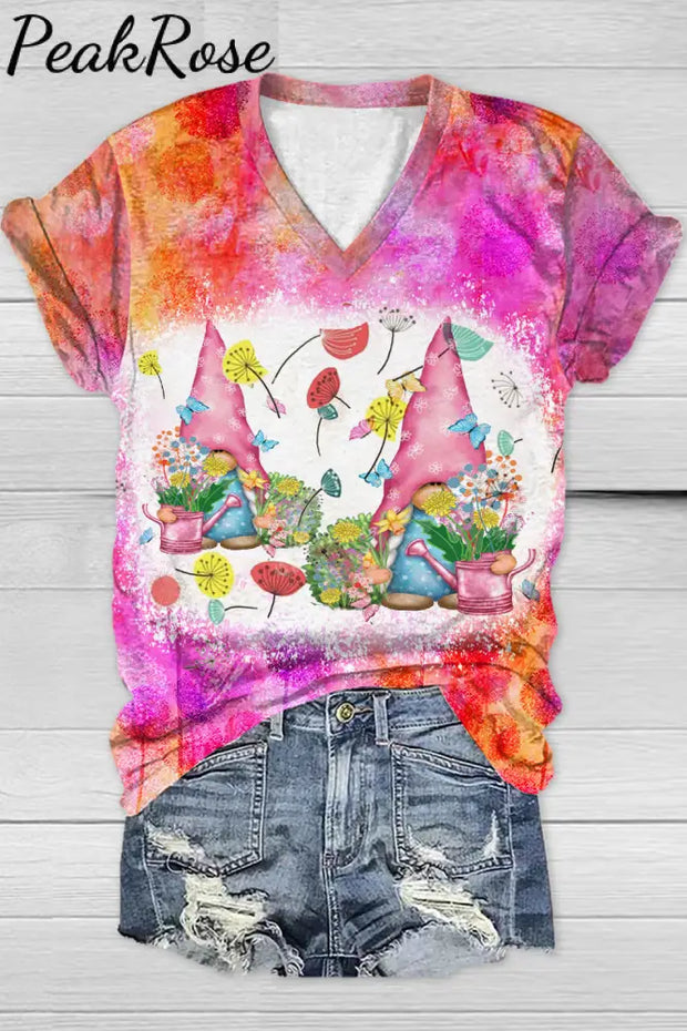 Trendy Oil Painting Vintage Flowers & Two Cute Gnomes Holding Vase Dandelions V Neck T-Shirt T-Shirt