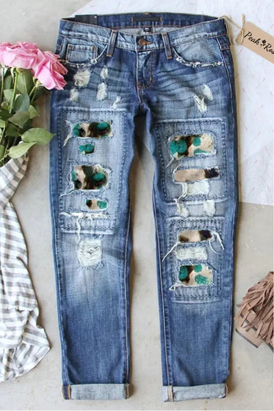 Zerrissene Denim-Jeans im Western-Türkis-Patchwork