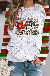Nur ein Mädchen, das Weihnachtssweatshirt liebt